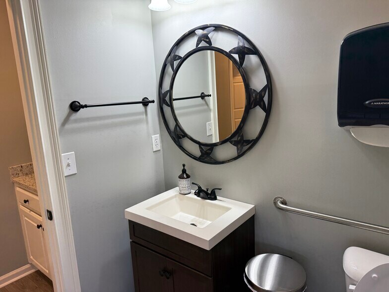 More Photos Of 4595 Towne Lake Pky, Woodstock Medical For Sale