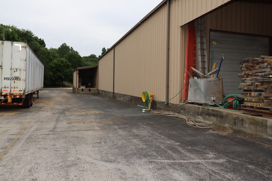 More Photos Of 2335 Columbia Hwy, Pulaski Office For Sale