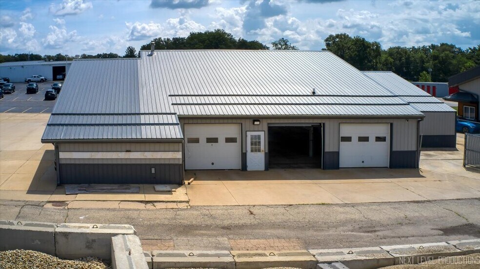 More Photos Of 2690 E Church St, Sandwich Warehouse For Lease