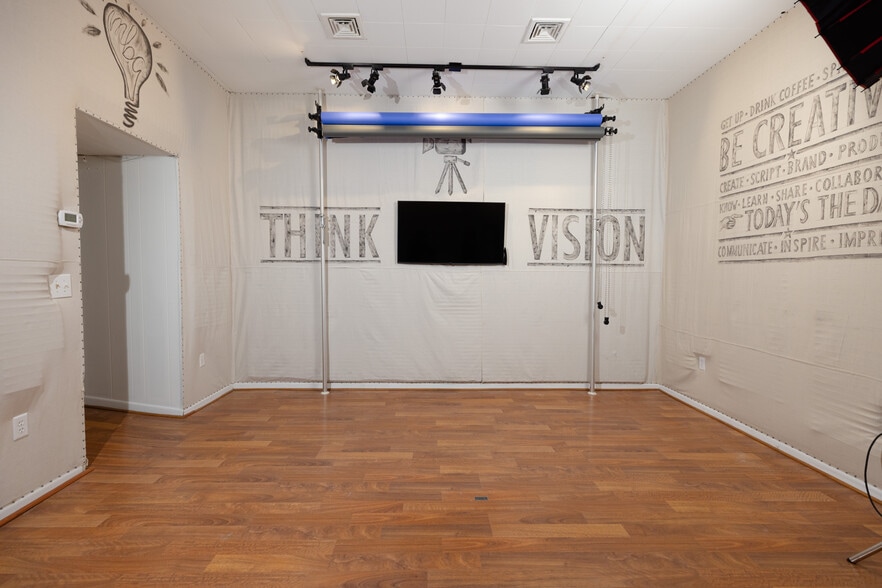 More Photos Of 2804 Bransford Ave, Nashville Freestanding For Lease