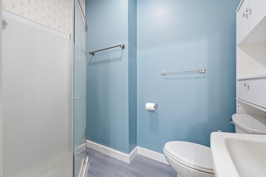 More Photos Of 2200 W Memorial Dr, Janesville Hospitality For Sale