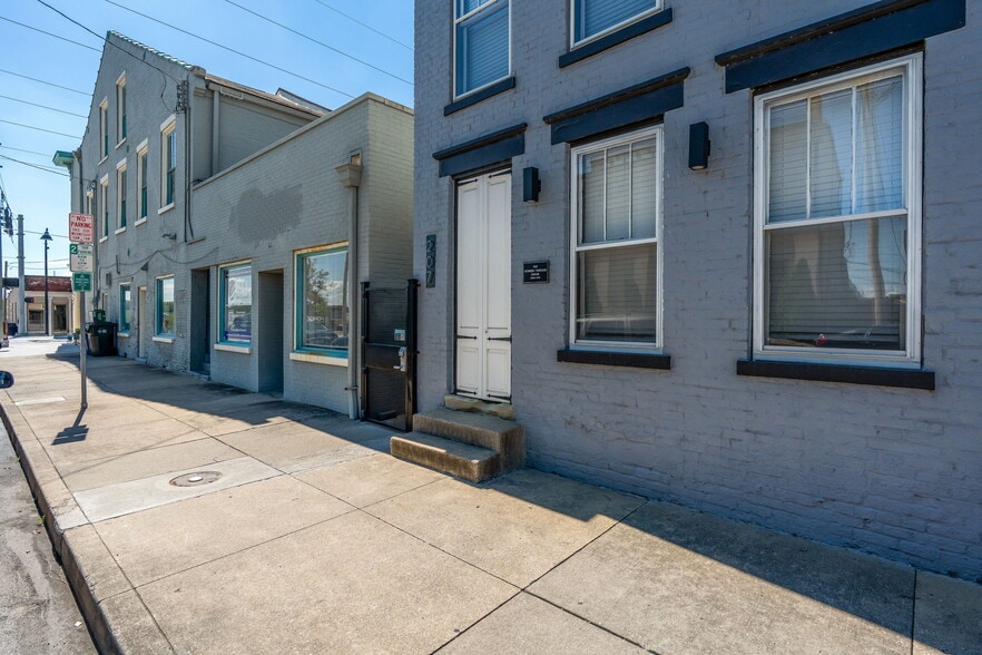 More Photos Of 207 Bank St, New Albany Apartments For Sale