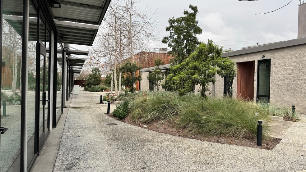 More Photos Of 606 Venice Blvd, Venice Office For Sale