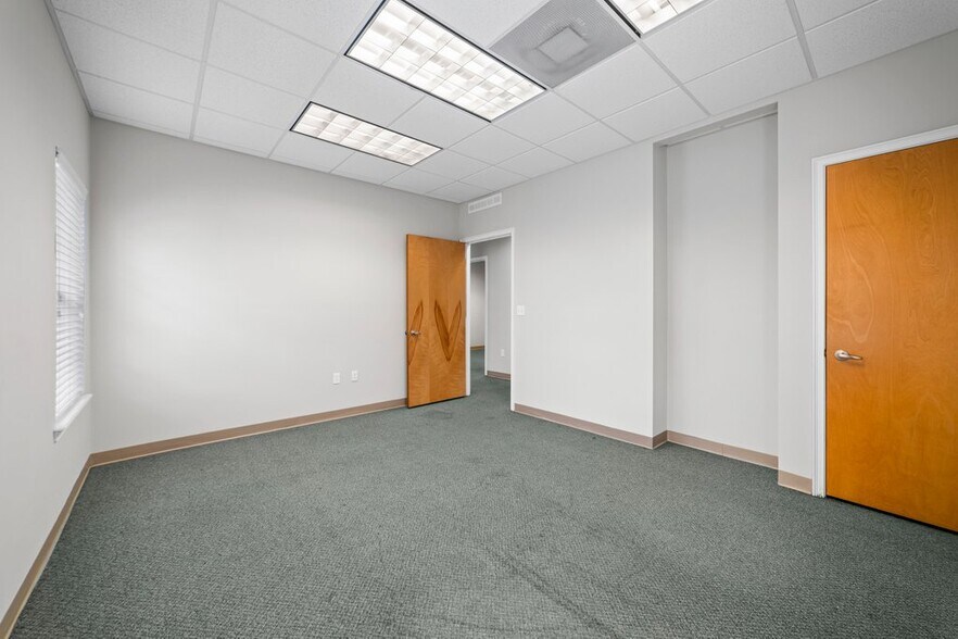 More Photos Of , Jacksonville Office For Sale