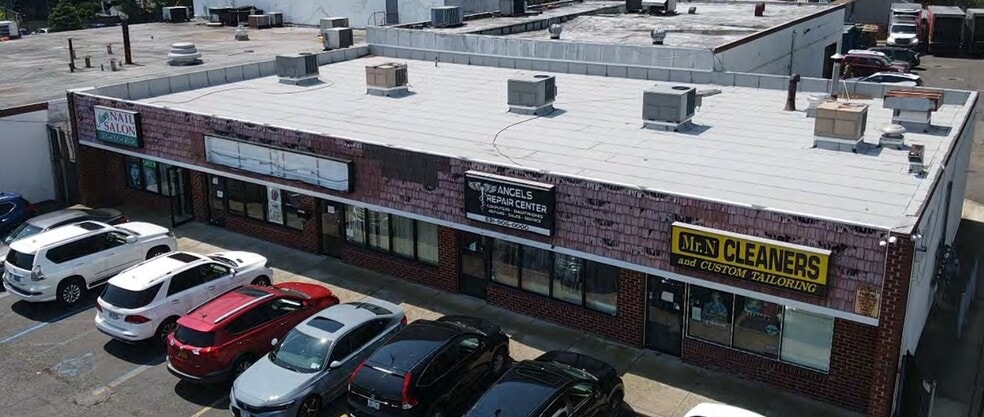 More Photos Of 422-426 Great East Neck Rd, West Babylon Warehouse For Lease