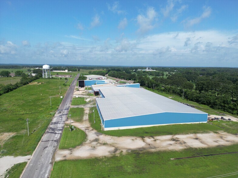 More Photos Of 1301 Industrial Park Rd, Mountain Grove Warehouse For Lease