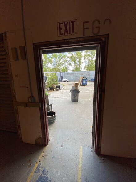 More Photos Of 18 Bay St, Brooklyn Flex For Lease