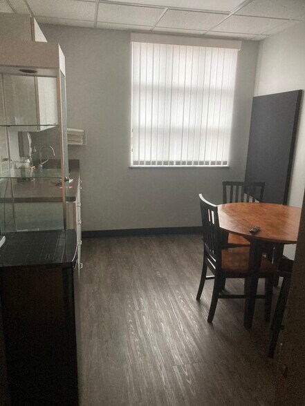 More Photos Of 3510 Clinton Pl, Lawrence Medical For Lease