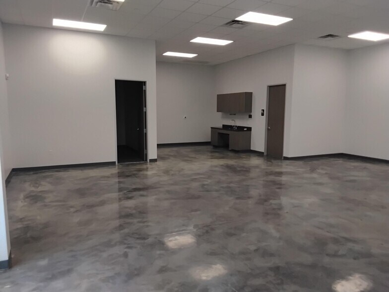 More Photos Of 7265 W 43rd St, Houston Warehouse For Lease