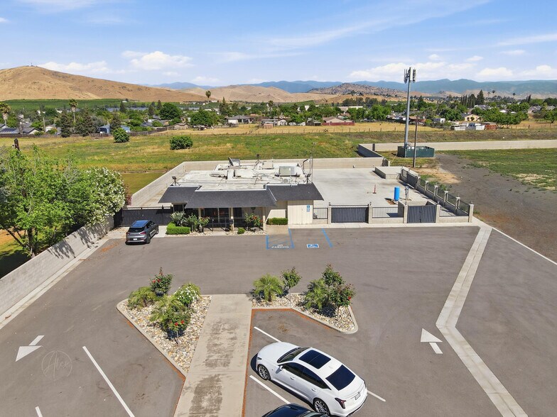 More Photos Of 1660 N Newcomb St, Porterville Coworking Space