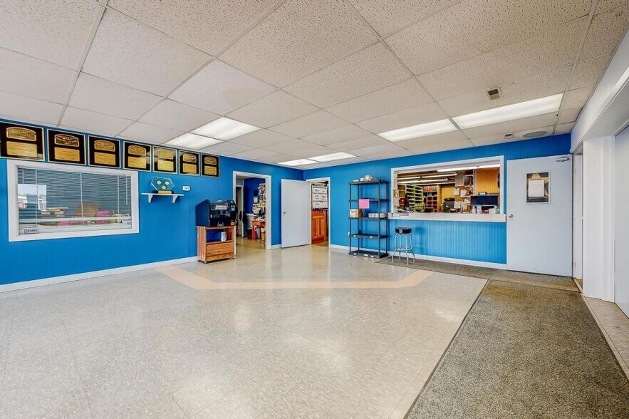 More Photos Of 206 N Highway Ave, Blooming Prairie Service For Sale