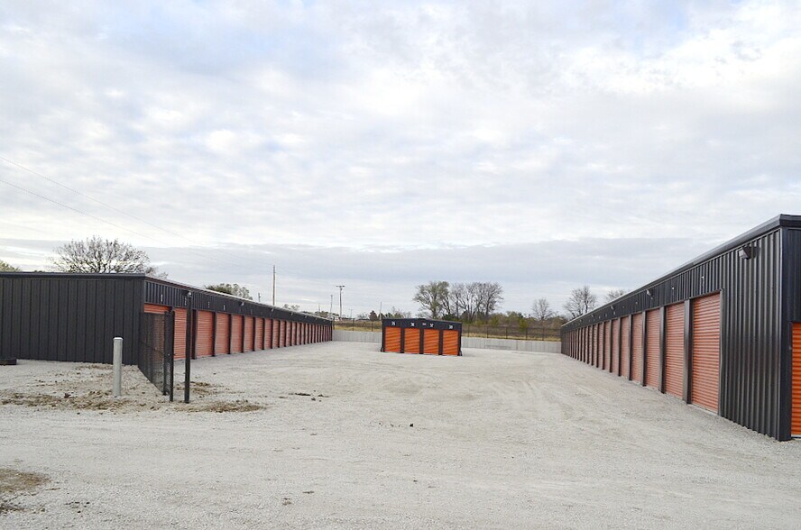 More Photos Of 801 N Highway 169, Trimble Self Storage For Sale