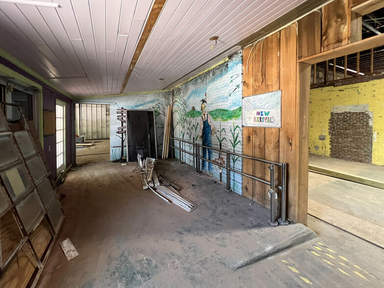 More Photos Of 628 Meridian St N, Huntsville Freestanding For Lease