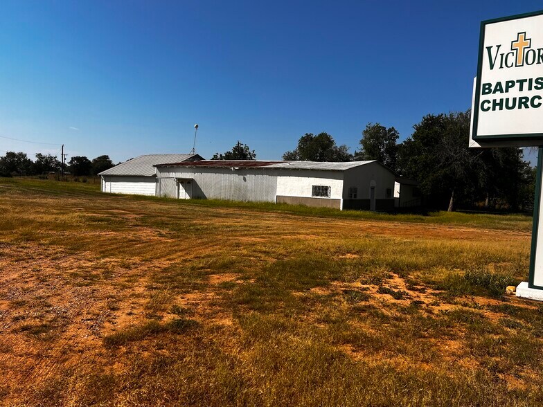 More Photos Of 16170 Somerset Rd, Von Ormy Flex For Sale