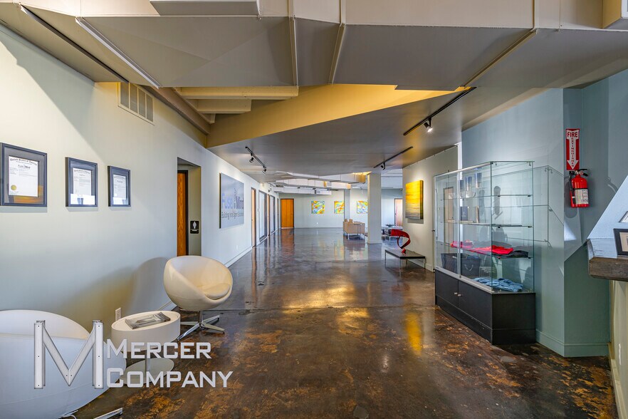 More Photos Of 2451 N Stemmons Fwy, Dallas Distribution For Sale