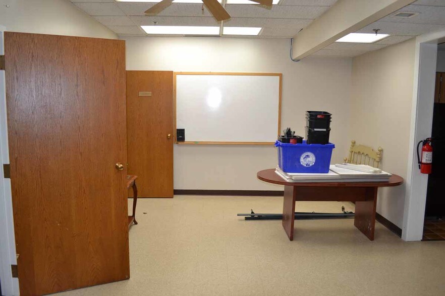More Photos Of 203 S 6th St, Wood River Office For Sale