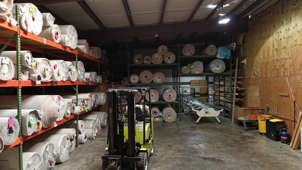 More Photos Of 18002 Kuykendahl Rd, Spring Showroom For Sale