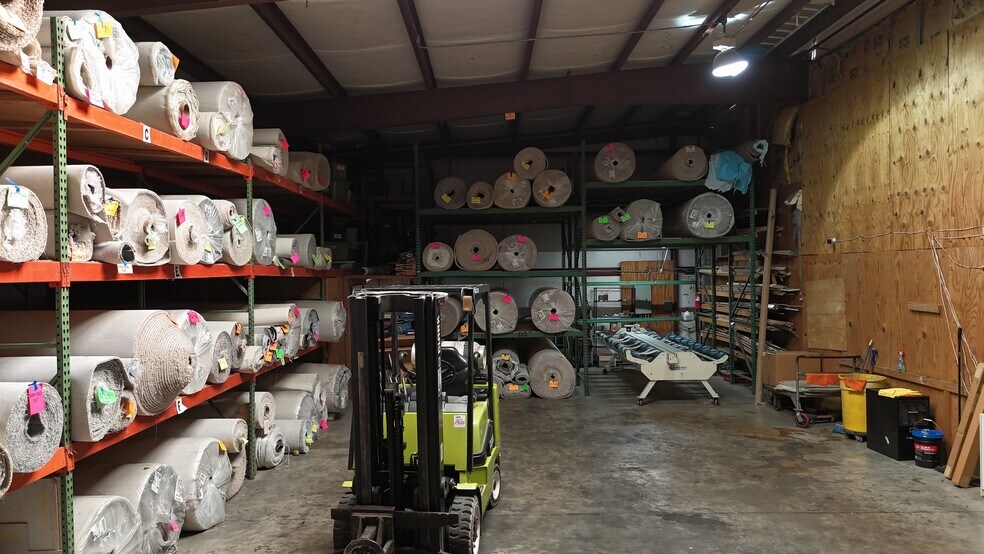 More Photos Of 18002 Kuykendahl Rd, Spring Showroom For Lease