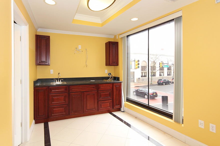 More Photos Of 180 Ferry St, Newark Storefront Retail Office For Lease