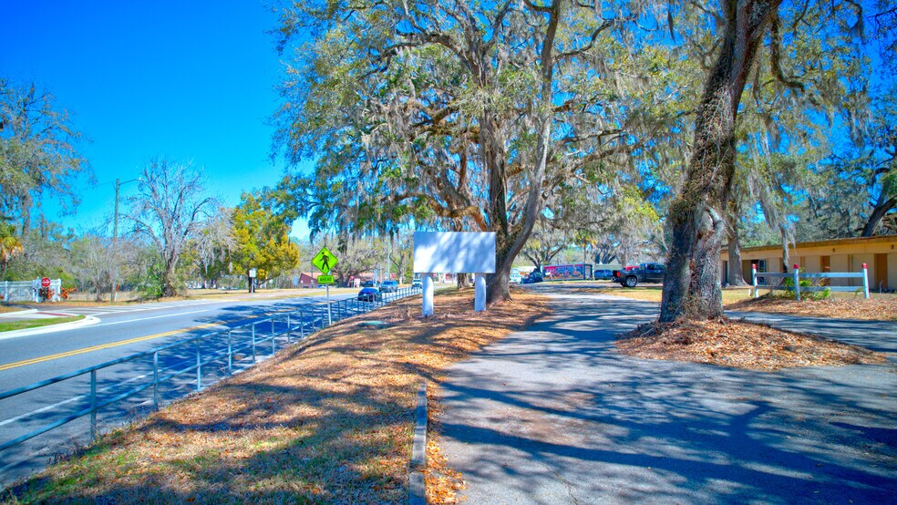 More Photos Of 629 S Broad St, Brooksville Office For Sale