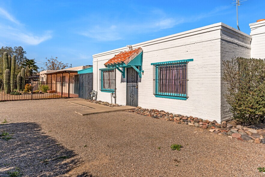 More Photos Of 2901 N Alvernon Way, Tucson Office For Sale