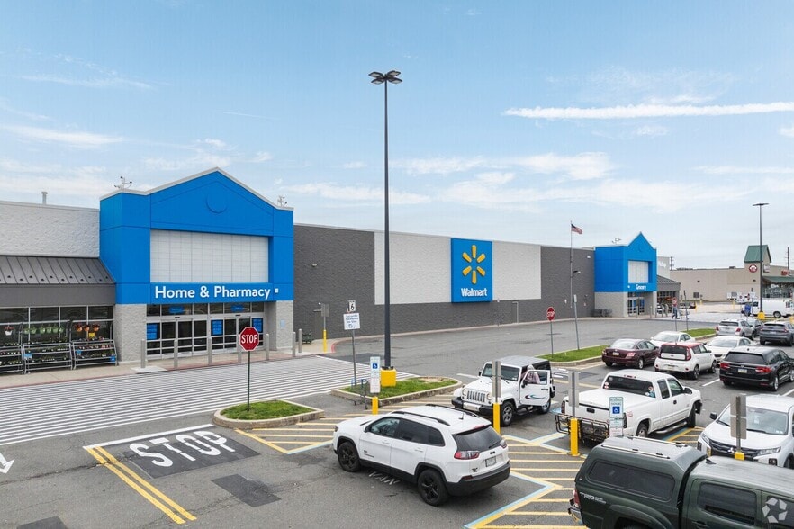 More Photos Of 102-240 Crossings Blvd, Elverson Unknown For Lease
