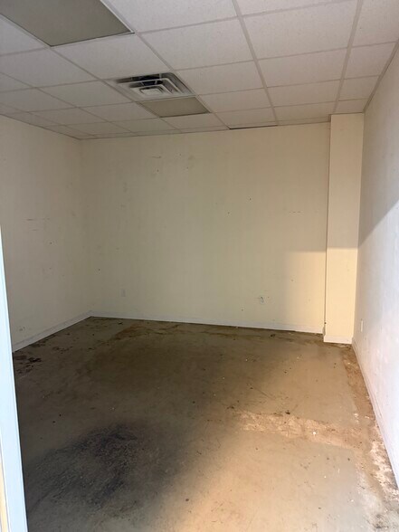 More Photos Of 351 Spook Rock Rd, Suffern Warehouse For Sale