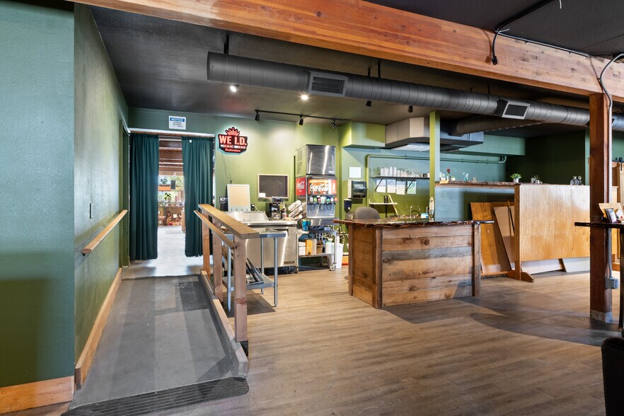 More Photos Of 108 Main St, Stevensville General Retail For Sale