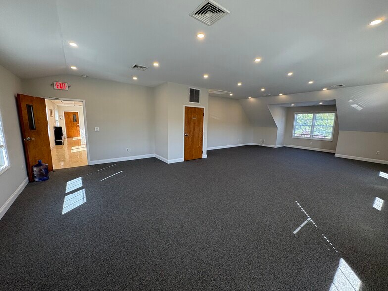 More Photos Of 399 Oak St, South Amboy Flex For Lease