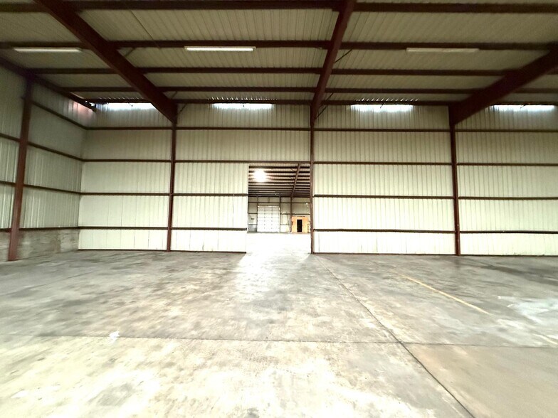 More Photos Of 2303 Santa Rita Ave, Laredo Industrial For Sale