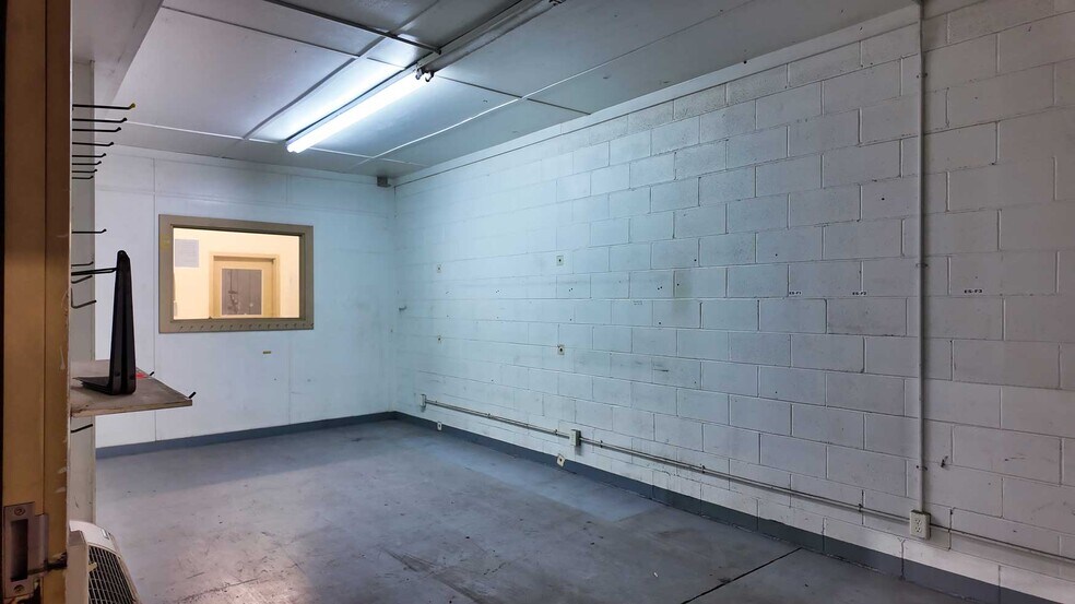 More Photos Of 11763 N Us-319, Thomasville Manufacturing For Sale