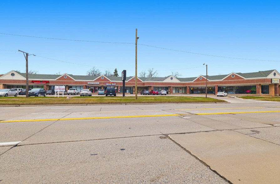 More Photos Of 1052-1072 W Huron St, Waterford Freestanding For Lease