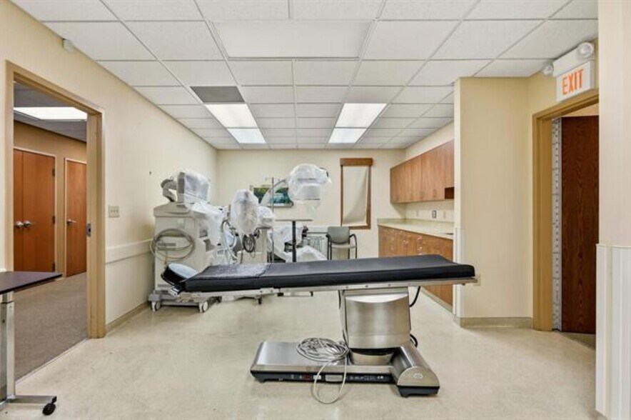 More Photos Of 2010 15th St, Bay City Healthcare For Sale