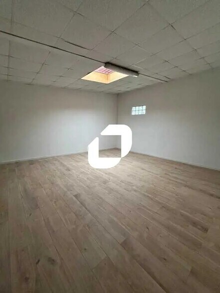 More Photos Of 130 Rue Du Lieutenant Petit Leroy, Chevilly-Larue Office For Lease