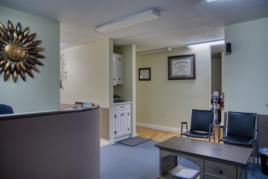 More Photos Of 24 Pleasant St, Conway Office For Sale