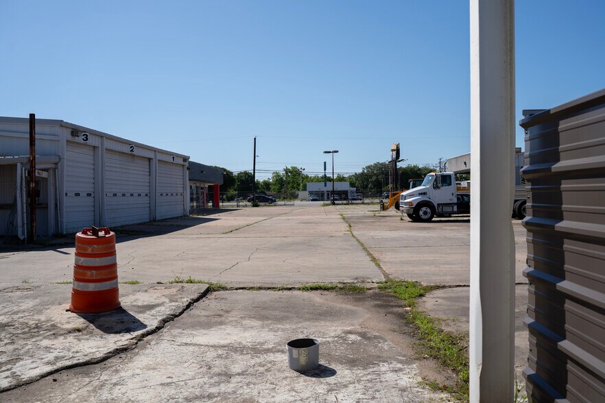 More Photos Of 4925 Avenue H, Rosenberg Warehouse For Lease