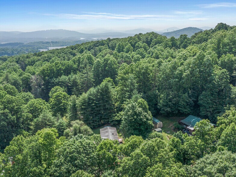 More Photos Of 40 Hemlock Hill Dr, Arden Manufactured Housing Mobile Home Park For Sale