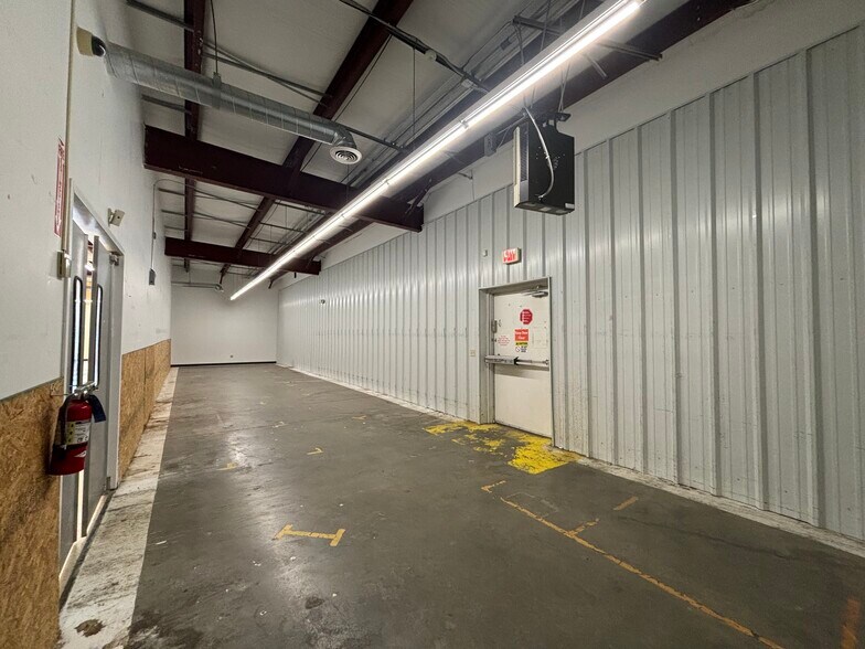 More Photos Of 395 N Gardner St, Scottsburg Freestanding For Lease