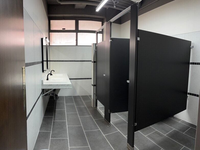 More Photos Of 115 N Geneva Rd, Vineyard Office For Lease