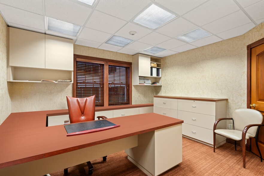 More Photos Of 29 Green St, Huntington Medical For Sale