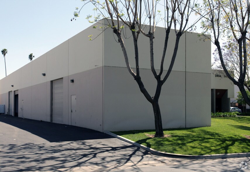 More Photos Of 3454-3464 Durahart St, Riverside Manufacturing For Lease