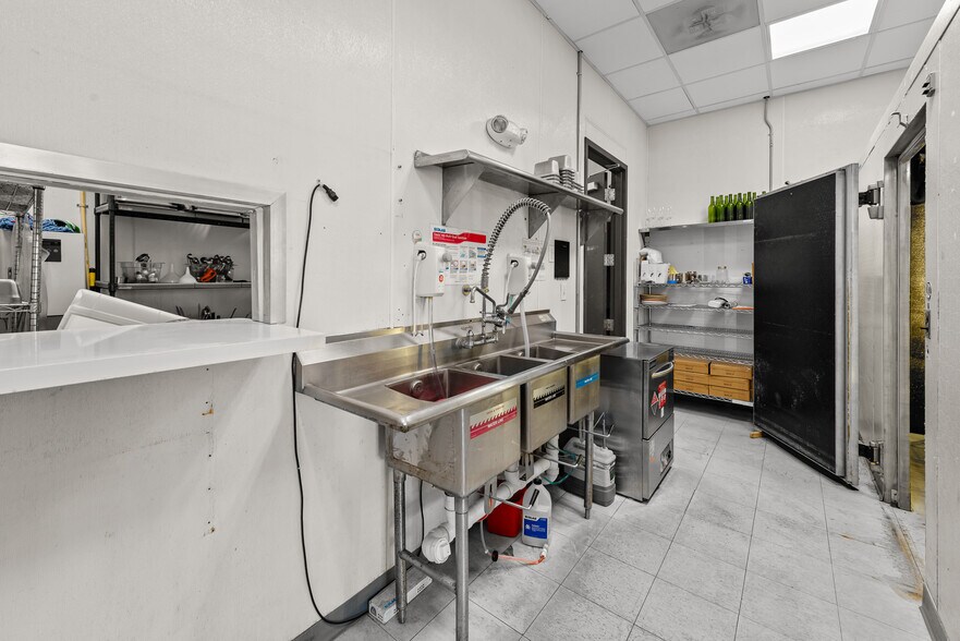 More Photos Of 2230 NW 2nd Ave, Miami Restaurant For Lease