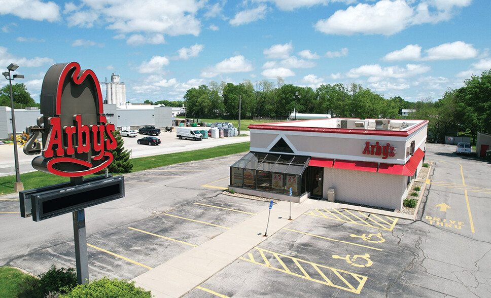 Primary Photo Of 408 N Jefferson Way, Indianola Fast Food For Sale