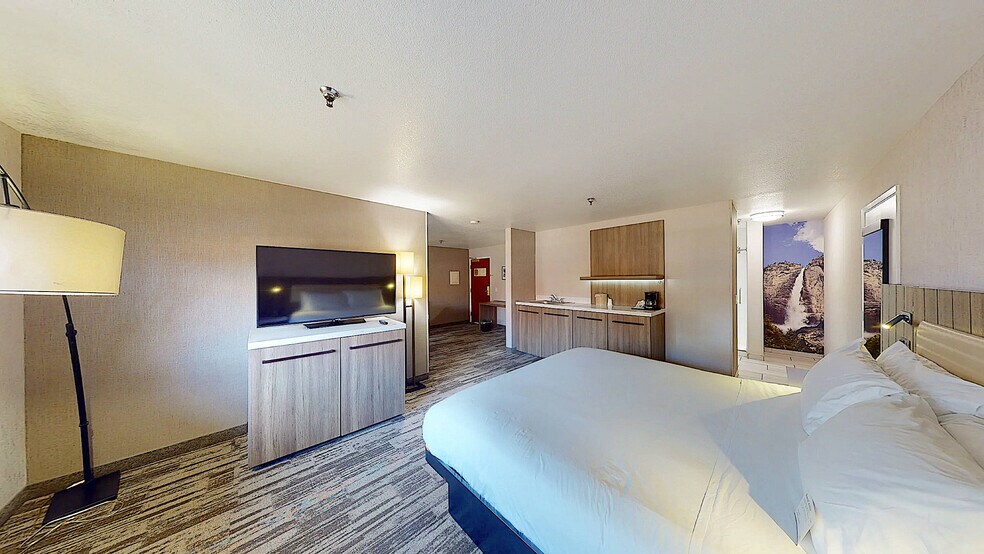 More Photos Of 1720 Sisk Rd, Modesto Hotel For Sale