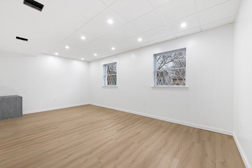 More Photos Of 15 Saint Pauls Ave, Staten Island Medical For Lease