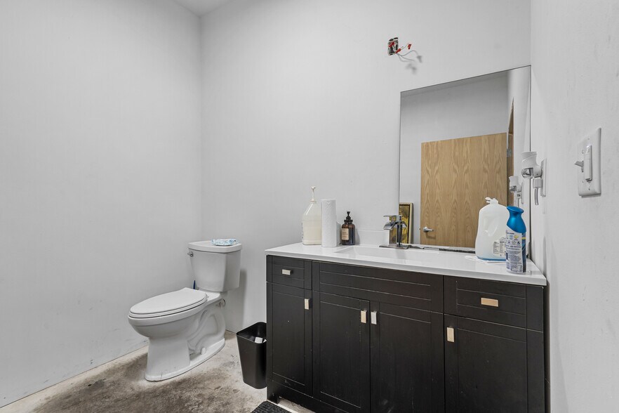 More Photos Of 2104 International Ln, Madison Light Distribution For Sale
