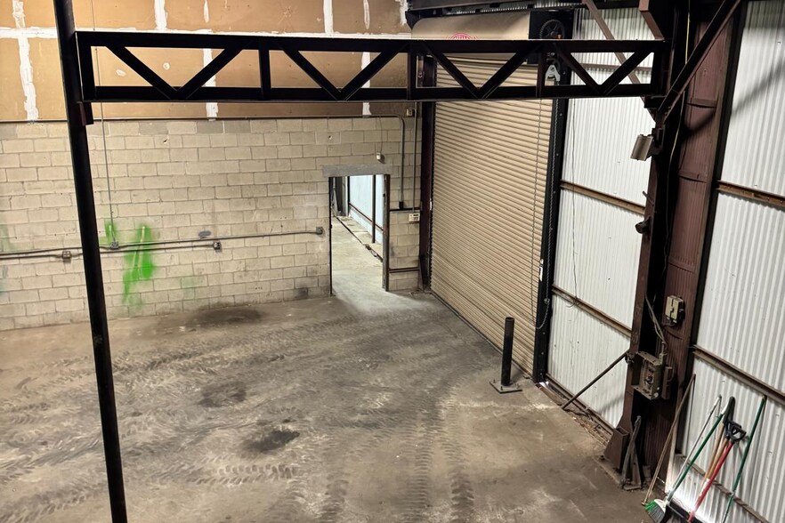 More Photos Of 2039 Hollins Ferry Rd, Baltimore Manufacturing For Lease