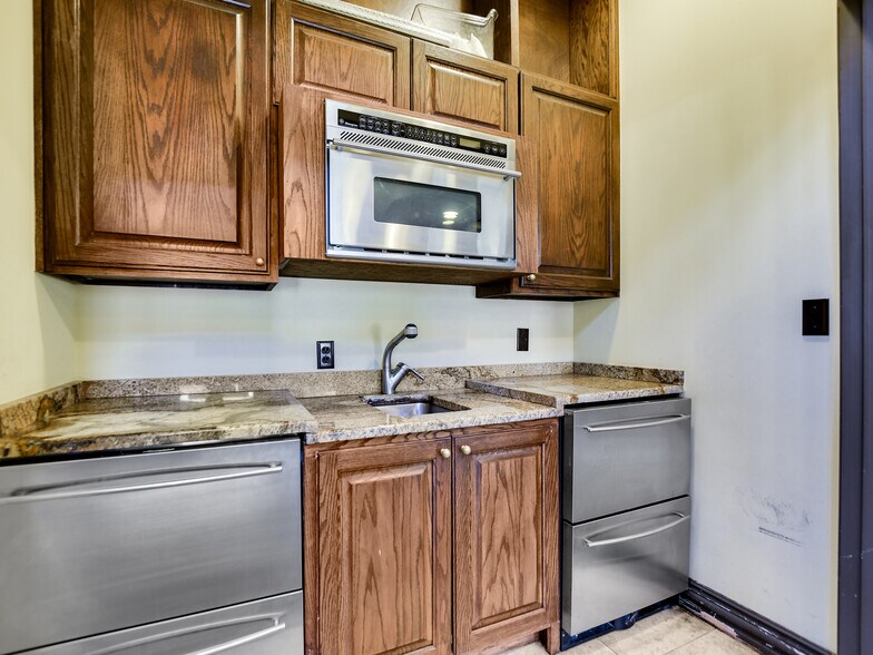 More Photos Of 1008 West Ave, Austin Unknown For Lease