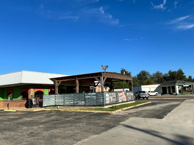 Primary Photo Of 2000 S Commercial Ave, Coleman Restaurant For Sale