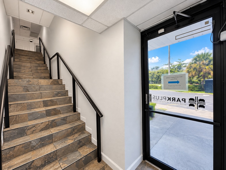 More Photos Of 1101-1111 Old Griffin Rd, Dania Distribution For Lease